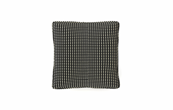 COUSSIN DÉCORATIF, MOTIF QUADRILLE NOIR ET BEIGE